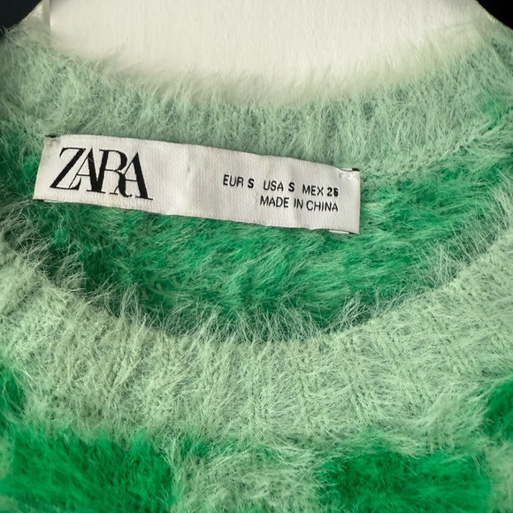 Zara Green Fuzzy Checkered Sweater - Picture 3 of 5
